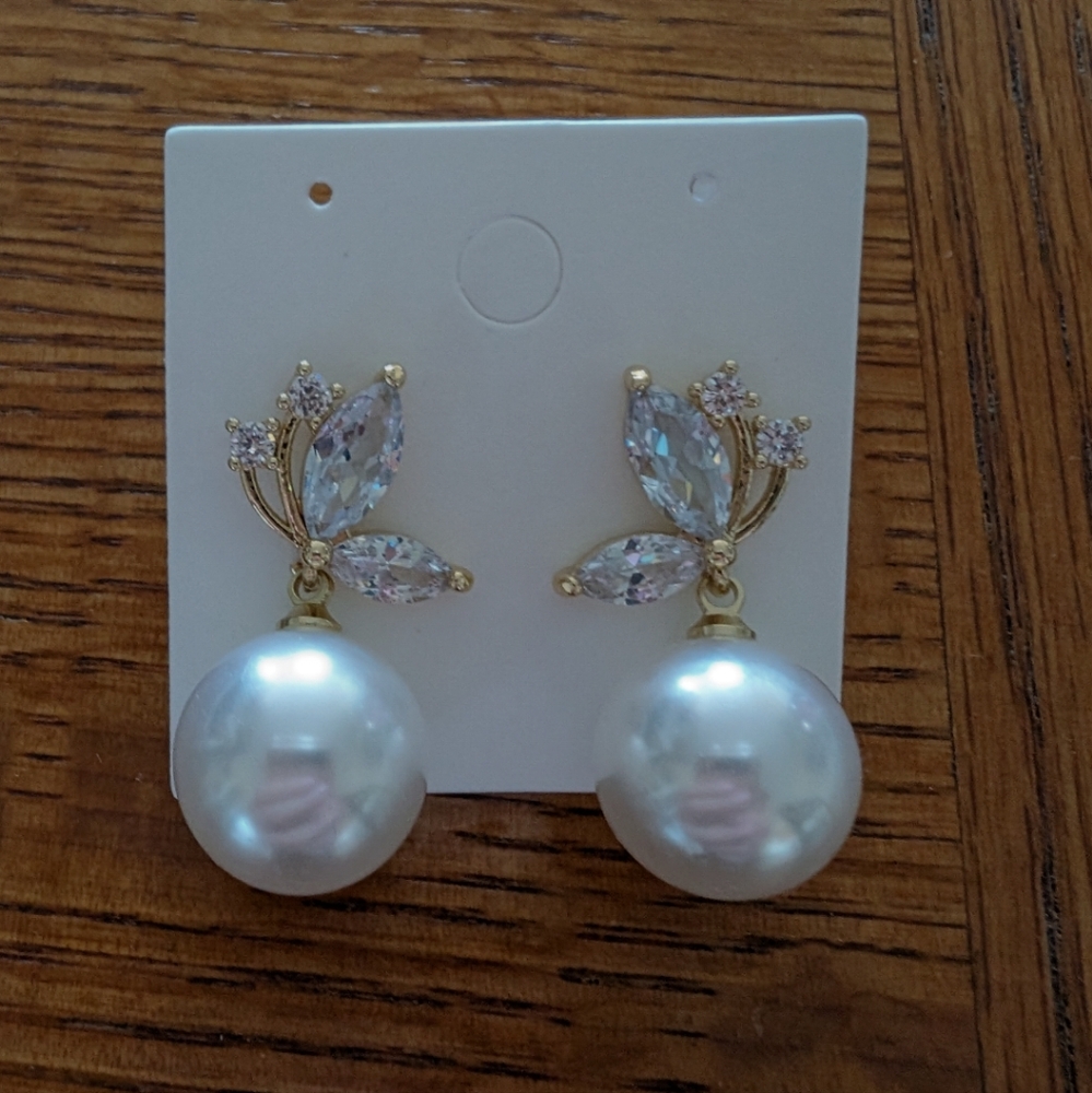 Pearl gold diamond earrings